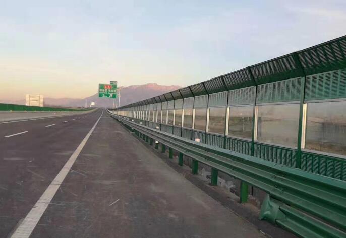 水蜜桃在线视频观看耐力板為什麽適合做高速公路聲屏障